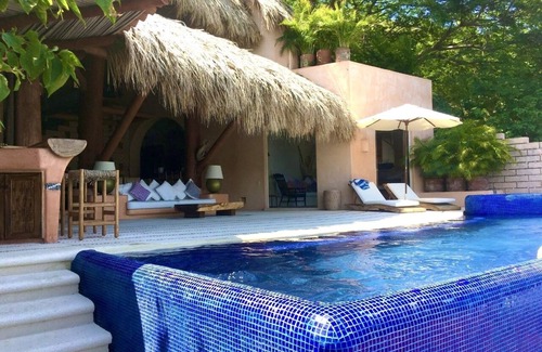 Playa Las Gatas House | Design Beach House with spectacular view to Bahía de Zihuatanejo