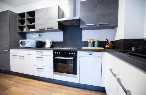 Bad Neuenahr-Ahrweiler Apartment | Design-Ferienwohnung in Bad Neuenahr: Platz für 4, Küche, WiFi, Netflix