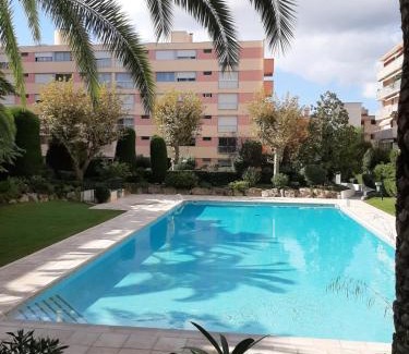 Vallauris Apartment | Design loft Studio climatisé parking et piscine