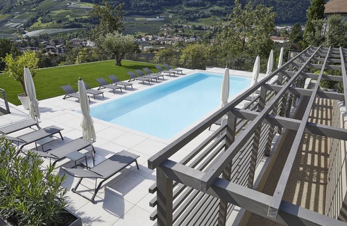 Lagundo Apartment | Design suite with spectacular views of the surrounding mountains
