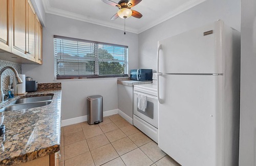 Virginia Park Apartment | Designed 1BR with Garden in Tampa Virginia Park