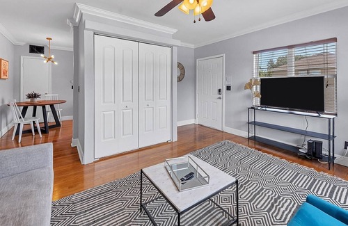 Virginia Park Apartment | Designed 1BR with Garden in Tampa Virginia Park