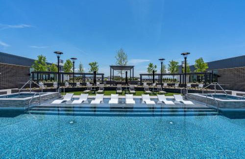 Downtown Salt Lake City Apartment | Designer 1BR with Pool and Htub