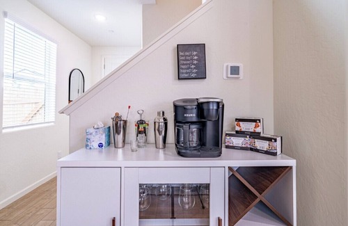 Raisin House | Designer 3.5 Bedroom, 2023 Built Home in Fresno near the Airport & Clovis