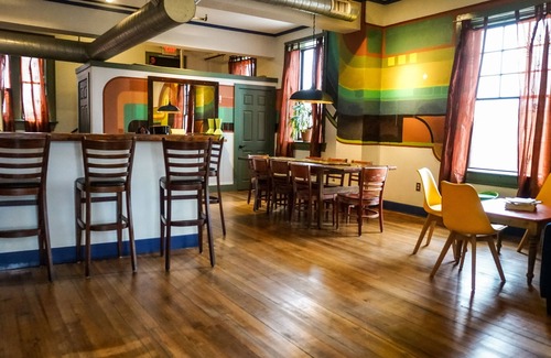 West End Apartment | Designer 3 Bedroom Apt - Historic Fire House Loft