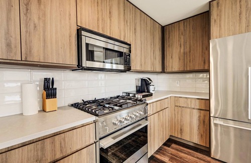 River West Apartment | Designer 3BR Penthouse l Private Patio l Rooftop l Gym l 5-Star Location