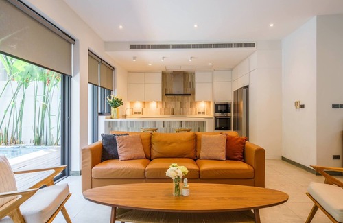 Khlong Tan Nuea Villa | Designer 49 Pool Villa