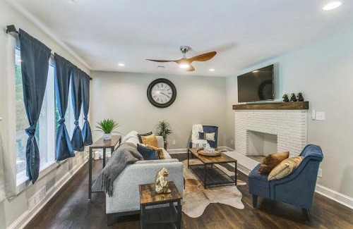 Atlanta House | Designer 5 Bedroom with Backyard Downtown ATL