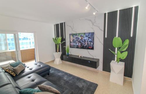 Paceville Apartment | Designer - 60 Seconds to the Beach I Free Parking!