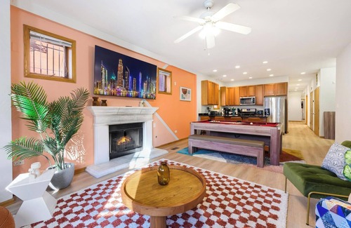 Wicker Park Apartment | Designer Apt, Billiards, Private Patio, 1 Parking