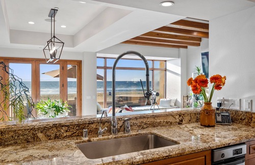 Oxnard Shores House | Designer Beachfront Villa in Oxnard Shores.