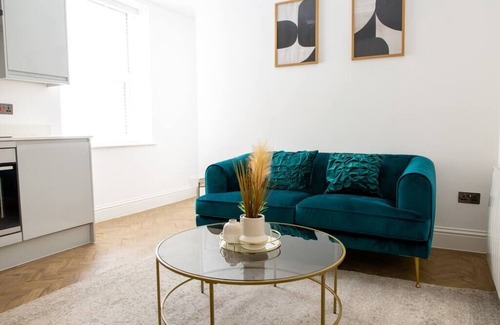 Canton Apartment | Designer Cardiff Apartments with Free Parking