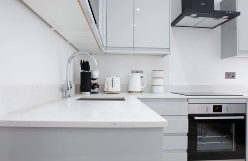 Canton Apartment | Designer Cardiff Apartments with Free Parking