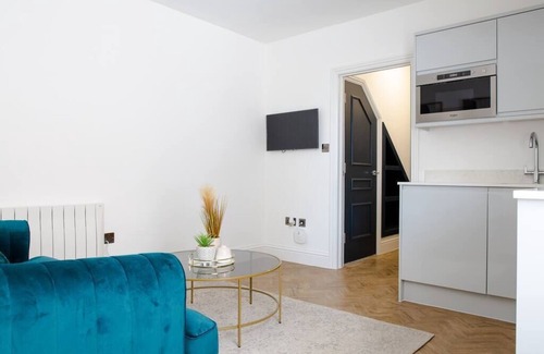 Canton Apartment | Designer Cardiff Apartments with Free Parking