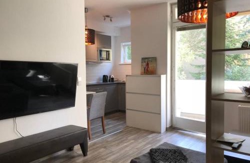 Schoeneberg Apartment | Designer Central Apartment with Parking & Terrace