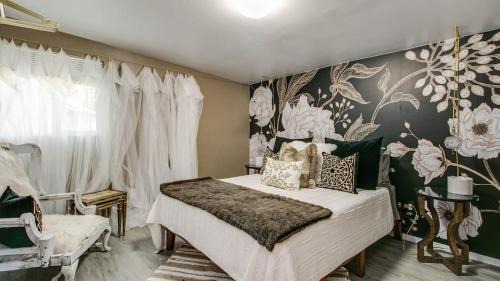 Camelback East House | Designer Condo in Hip Zen Yard Midtown Phoenix