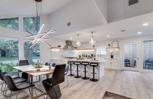 Lake Highlands House | Designer Dallas Oasis!Central Location!Pool! BBQ! Firepit!Minigolf!