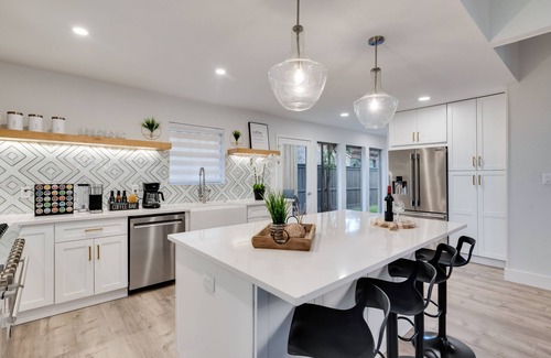 Lake Highlands House | Designer Dallas Oasis!Central Location!Pool! BBQ! Firepit!Minigolf!