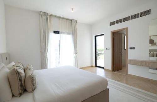 Dubai House | Designer Furnished Villa with Luxury Finishes in Springs 14