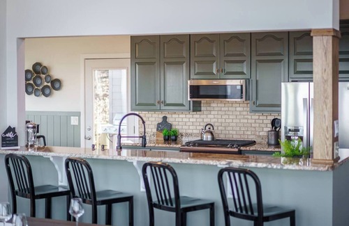 Roseland House | Designer Home w/Incredible Views, Sleeps 16
