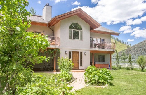 Warm Springs House | Designer Home in Warm Springs w/Mountain Views
