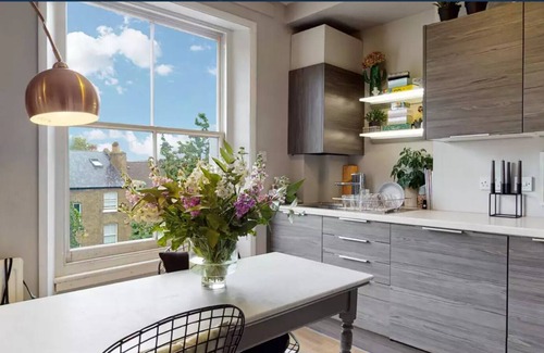 St. Helen's Apartment | Designer Notting Hill Flat