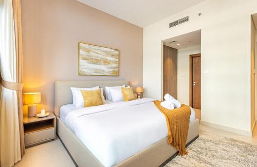 Al Raha Beach Apartment | Designer's Finishing - Rooftop Pools - Modern Oasis - Family Heaven - Full Canal Views - Sunset Raha Views - 2 min walk from Space42 Arena