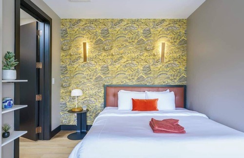 Berkeley Hotel | Designer Studio w/Balcony & Rooftop Patio on Tennyson Street