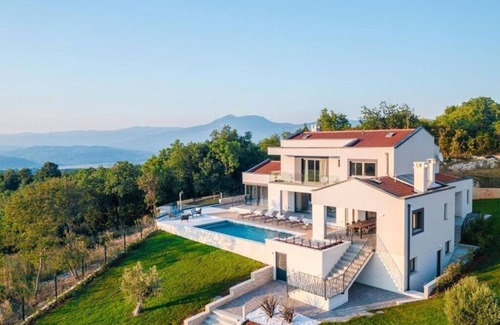 Sumber Villa | Designer Villa La Guardia wt pool, sauna, jacuzzi