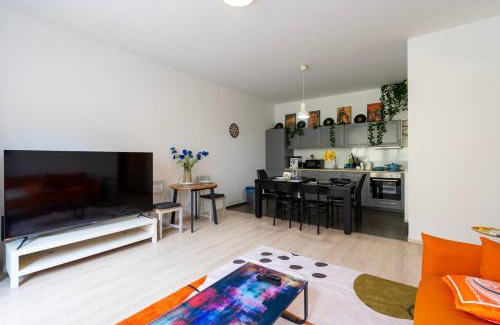 Orszagut Apartment | Designer Vintage Home near Castle District