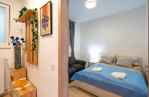 Orszagut Apartment | Designer Vintage Home near Castle District