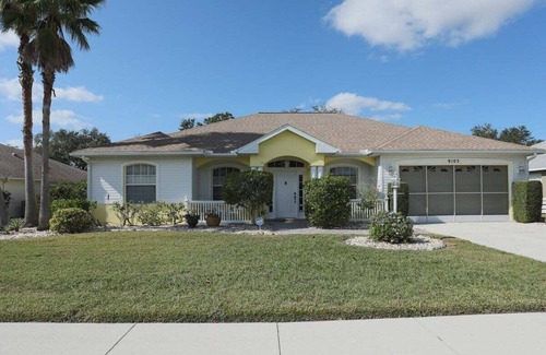 Regency Oaks House | Desirable 3BR lakefront pool home in Palmetto - Cranes Galore