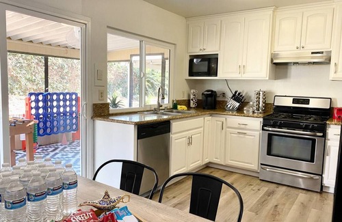 Riverside House | Desirable Victoria Ave 3 BR Near UCR/Disney * Golf