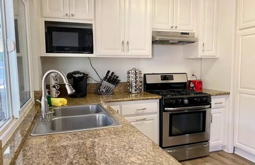 Riverside House | Desirable Victoria Ave 3 BR Near UCR/Disney * Golf