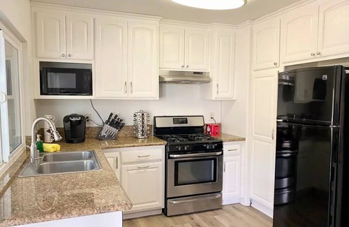 Riverside House | Desirable Victoria Ave 3 BR Near UCR/Disney * Golf