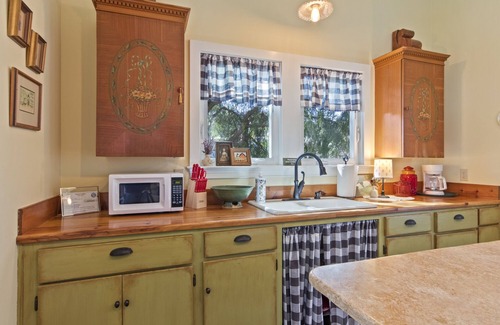 San Luis Obispo Cottage | DeSolina Cottage in the middle of Edna Valley Wine Country.