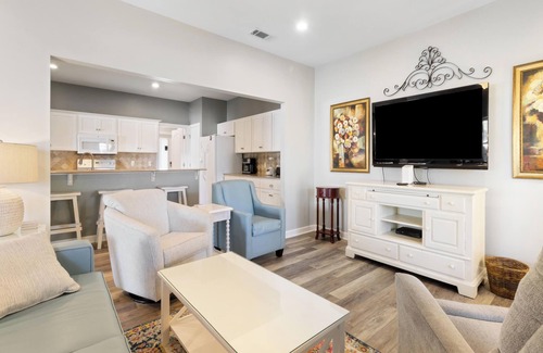 Emerald Waters Village House | Destin Breeze | Pet Friendly, Private Pool and Four Bikes