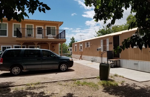 Truth or Consequences House | Destination Getaway Cozy King Master 2 br 2 ba sleeps 8 quiet area-Pet Friendly!