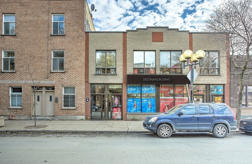 Saint Henri Hotel | Destination Stays Griffintown Montreal