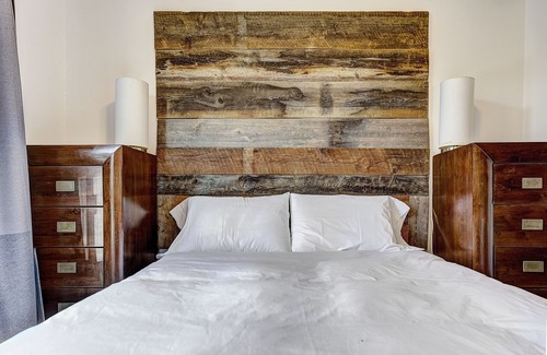 Saint Henri Hotel | Destination Stays Griffintown Montreal