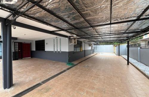 Richmond Hill House | Destiny Guesthouse Kuching Near Airport 4pm checkout