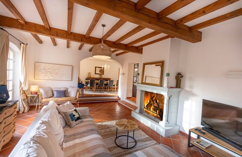Aups Other | Detached 200m2, 5 bedroom Mas, heated pool 15 x 5m, air con, 5000m2 gardens