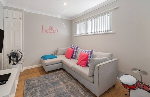 Noss Mayo House | Detached 4 bedroom house with beautiful river views
