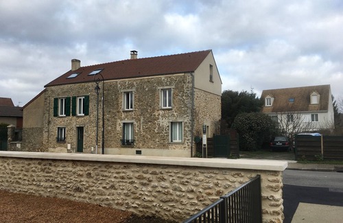 Les Alluets-le-Roi Apartment | Detached apartment 35m2 village center (78)