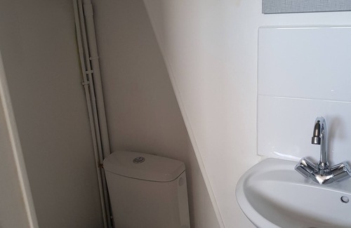 Beaute Baltard Apartment | Detached attic room in secure building near RER A station