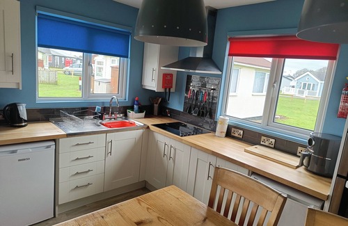 Bridlington Ski Chalet | Detached Cabin, 2-Bedroom Chalet on Bridlington Bay South Shore Park.