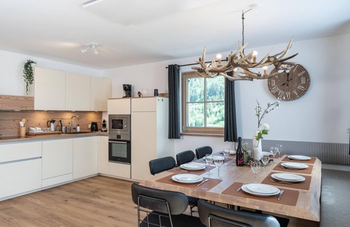 Donnersbachwald Ski Chalet | Detached chalet with sauna, hottub & loungeset