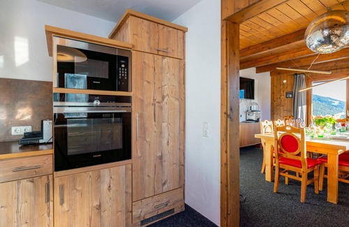 Konigsleiten Ski Chalet | Detached chalet on the slopes of Zillertal Arena