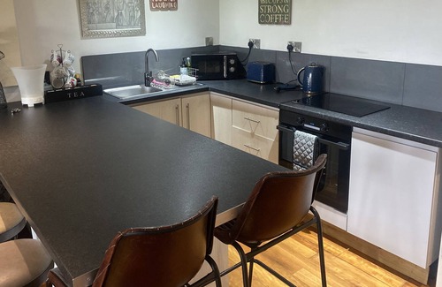 Leeds Cottage | Detached cottage . Private drive gate property /dog friendly