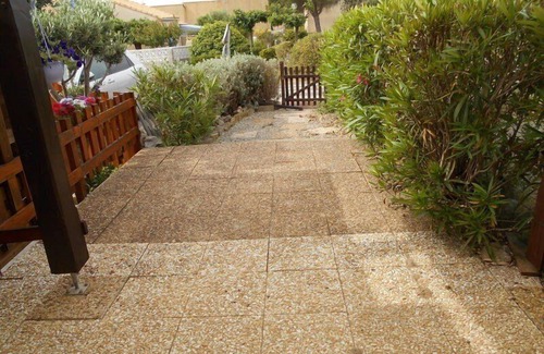 Saint-Pierre-la-Mer House | Detached house with terrace and small garden